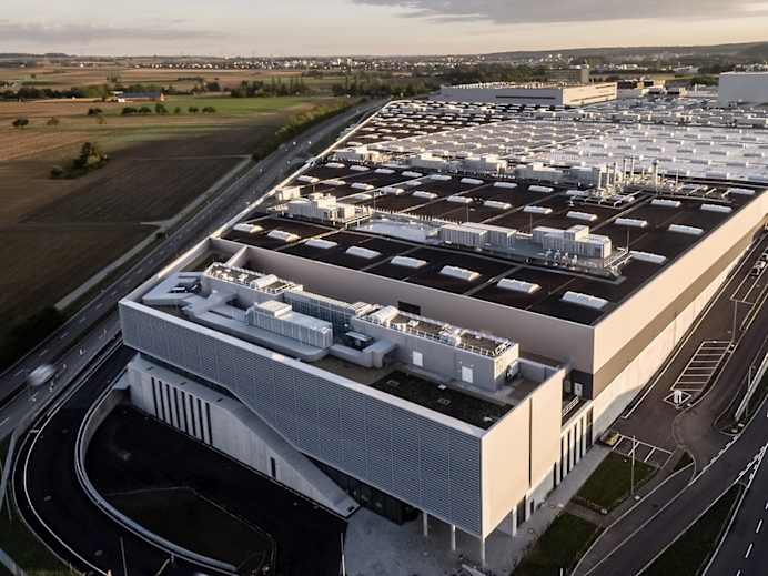 mercedes benz electric mobility ambition 2022