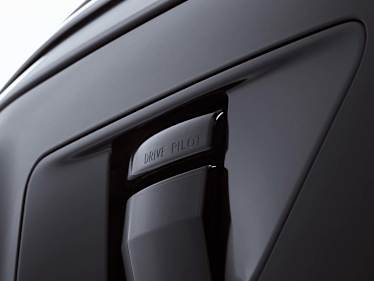 mercedes benz lead in intelligence features hotspot drive pilot