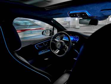 mercedes benz lead in intelligence features hotspot park pilot